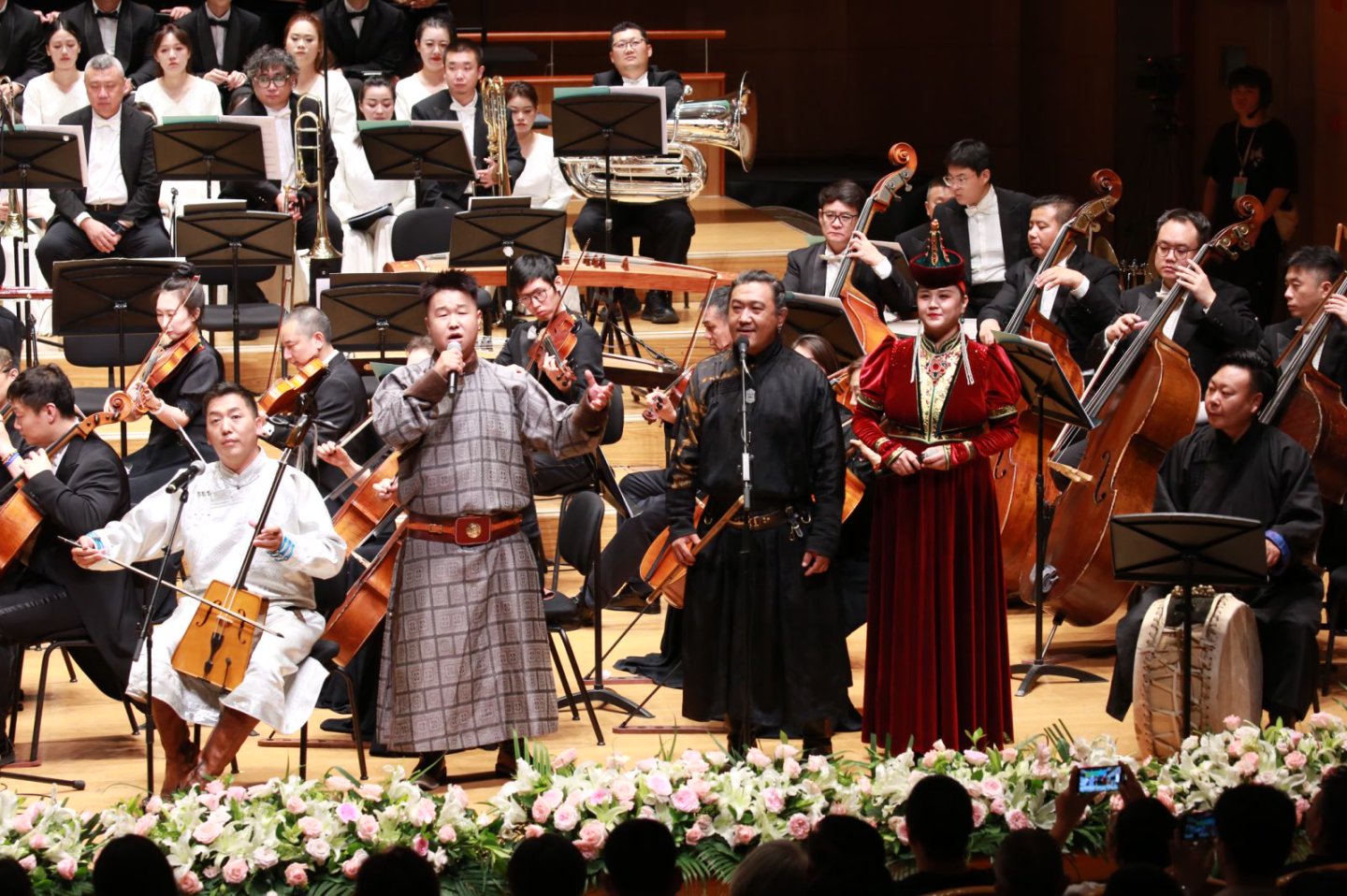 大型原创交响音乐史诗《鄂尔多斯》亮相北京音乐厅大型原创交响音乐史诗《鄂尔多斯》亮相北京音乐厅