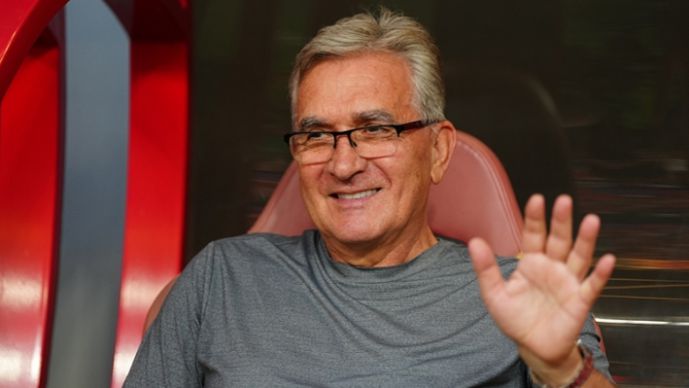 71岁前国足主帅伊万正式宣布退休71岁前国足主帅伊万正式宣布退休