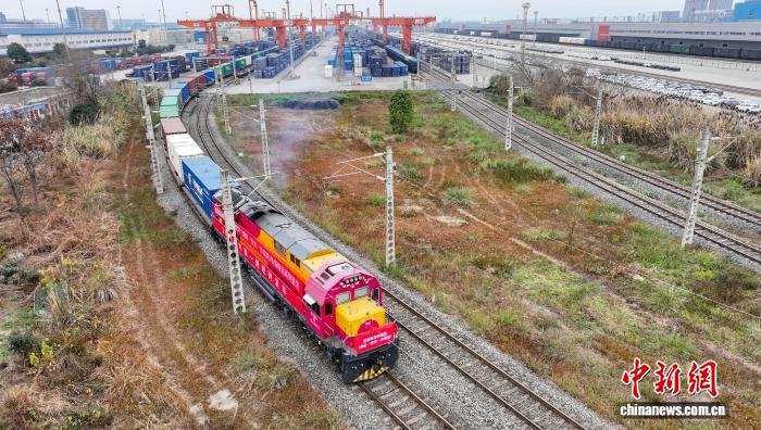西部陆海新通道“蓉桂琼”铁海联运班列首发,西部陆海新通道“蓉桂琼”铁海联运班列首发