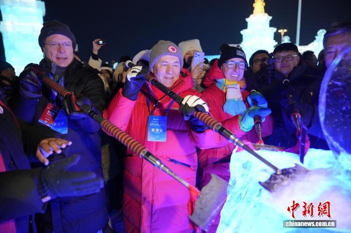 “共享冰雪机遇，共促城市发展”——“世界市长对话·哈尔滨”发布《哈尔滨倡议》,“共享冰雪机遇，共促城市发展”——“世界市长对话·哈尔滨”发布《哈尔滨倡议》